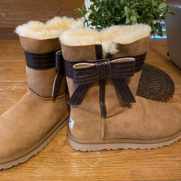 Chesnut Brown Ugg Boot with Bow - Picture 5 of 6